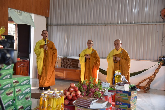 Offering nine branches of Hoang Phap Pagoda