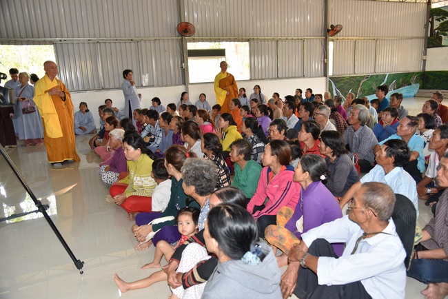 Offering nine branches of Hoang Phap Pagoda