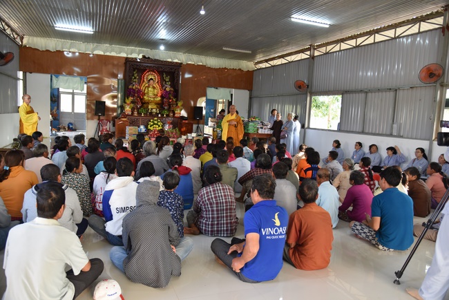 Offering nine branches of Hoang Phap Pagoda