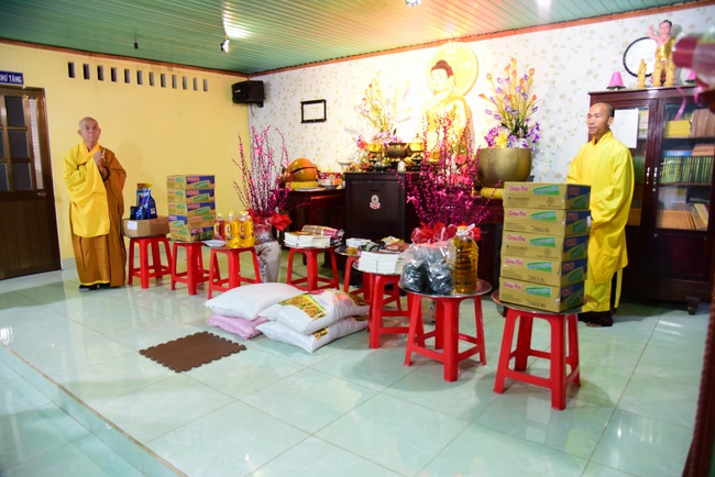 Offering nine branches of Hoang Phap Pagoda