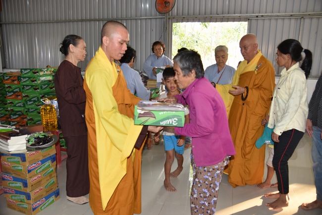 Offering nine branches of Hoang Phap Pagoda