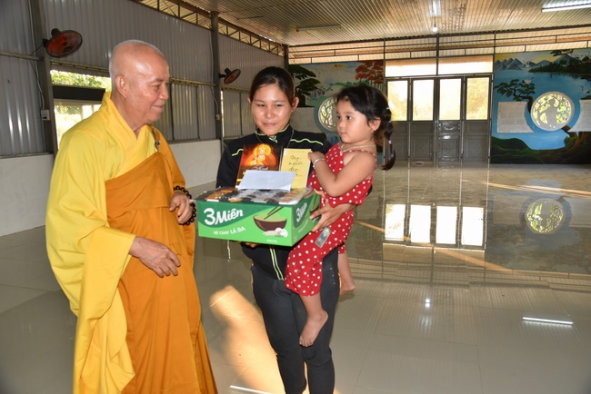 Offering nine branches of Hoang Phap Pagoda