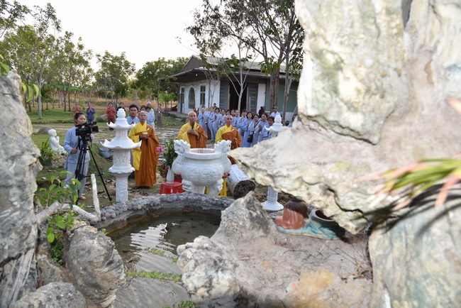 Offering nine branches of Hoang Phap Pagoda