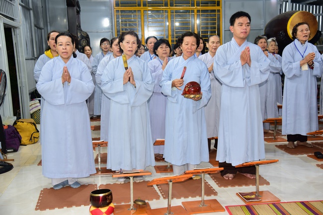 Offering nine branches of Hoang Phap Pagoda