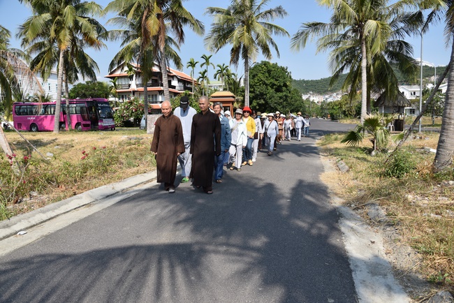 Offering nine branches of Hoang Phap Pagoda
