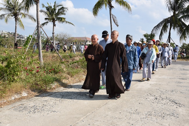Offering nine branches of Hoang Phap Pagoda