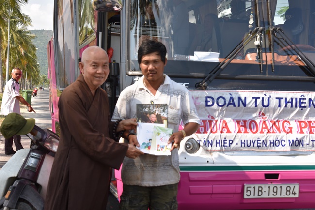 Offering nine branches of Hoang Phap Pagoda