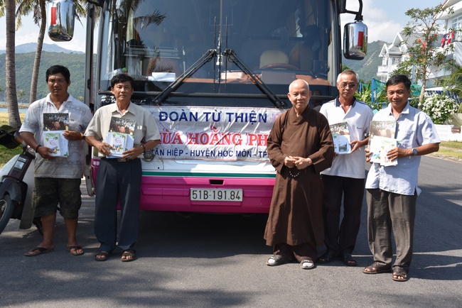 Offering nine branches of Hoang Phap Pagoda