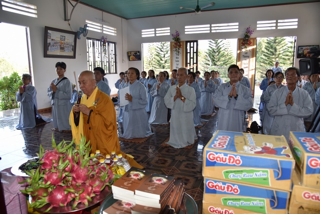 Offering nine branches of Hoang Phap Pagoda