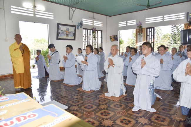 Offering nine branches of Hoang Phap Pagoda