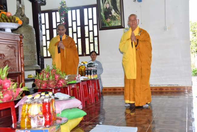 Offering nine branches of Hoang Phap Pagoda