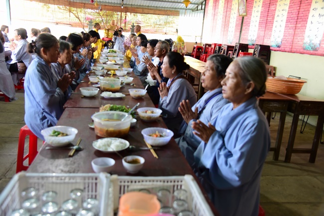 Offering nine branches of Hoang Phap Pagoda