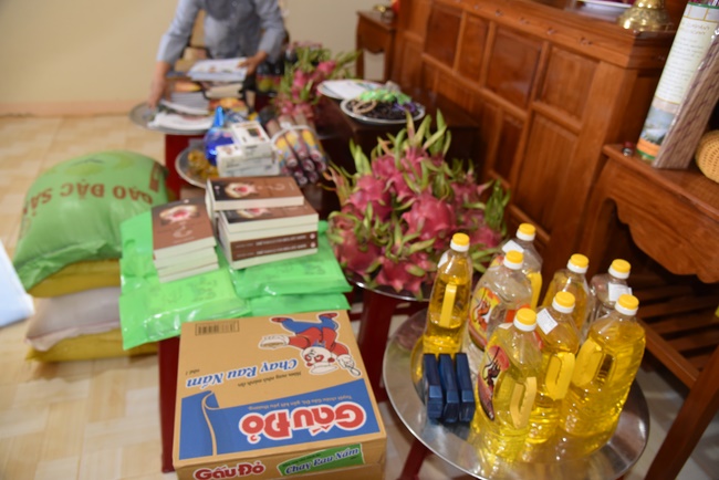 Offering nine branches of Hoang Phap Pagoda