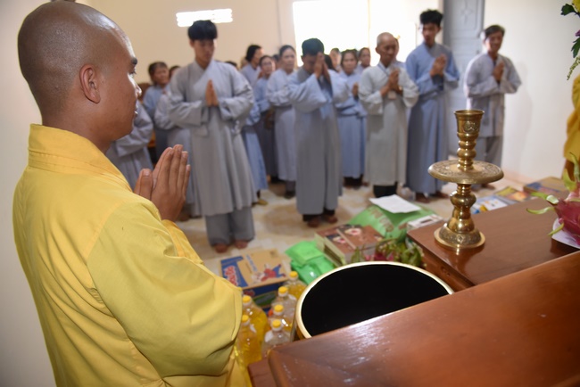 Offering nine branches of Hoang Phap Pagoda