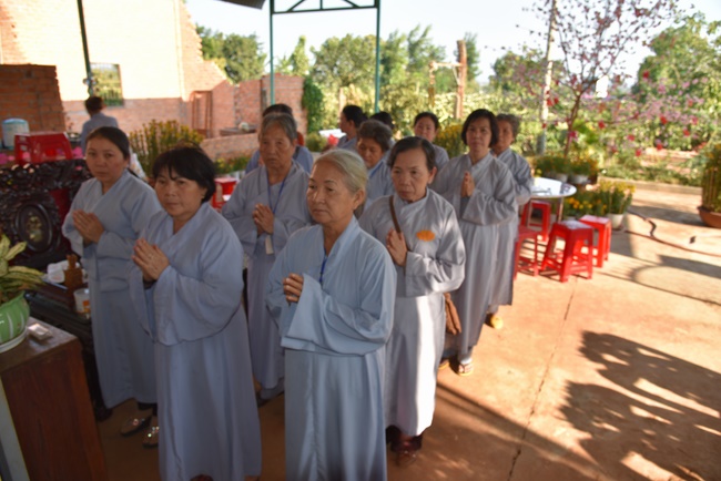 Offering nine branches of Hoang Phap Pagoda