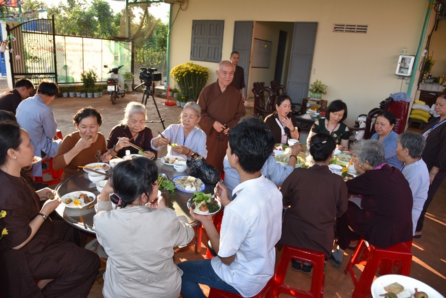 Offering nine branches of Hoang Phap Pagoda