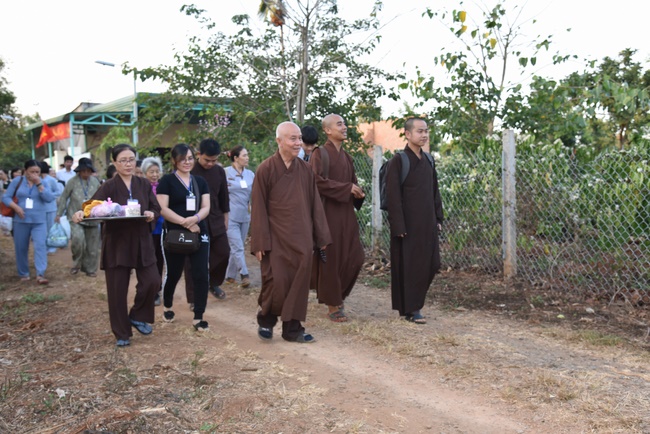 Offering nine branches of Hoang Phap Pagoda