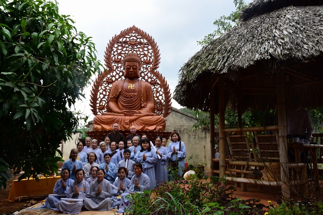 Offering the Buddha statue to Dac Phap Pagoda and releasing creatures.