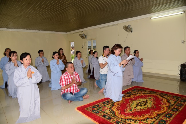 Offering the Buddha statue to Dac Phap Pagoda and releasing creatures.