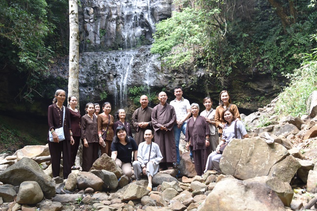 Offering the Buddha statue to Dac Phap Pagoda and releasing creatures.