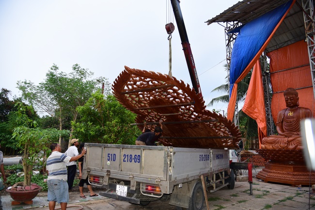 Offering the Buddha statue to Dac Phap Pagoda and releasing creatures.