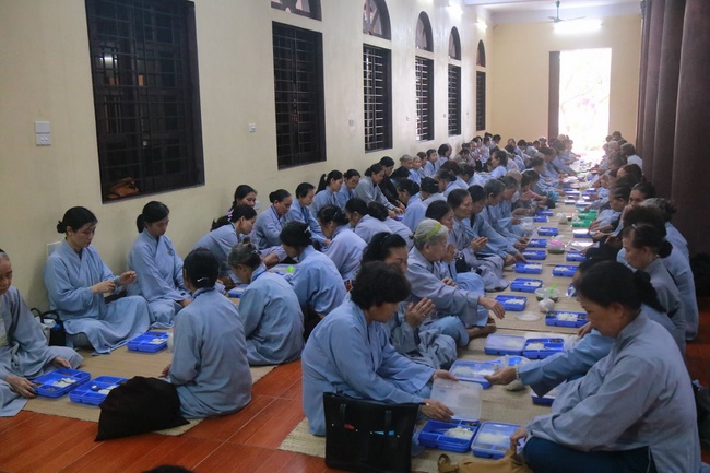 The retreat A comfortable day at Hoa Phuc Pagoda