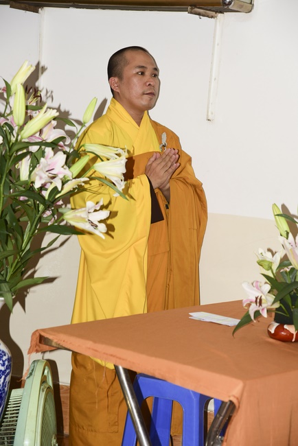 One-day reciting the Buddha's names, releasing creatures and burying in water in Can Tho