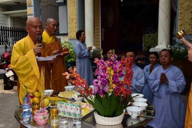Praying for rebirth in Long An, Binh Duong and freeing creatures in Binh Thanh.