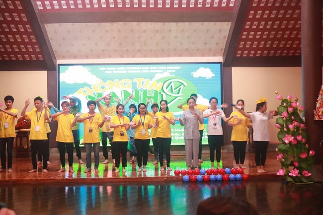 Learning how to protect the environment of 120 children at Hoa Phuc Pagoda