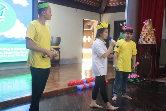 Learning how to protect the environment of 120 children at Hoa Phuc Pagoda