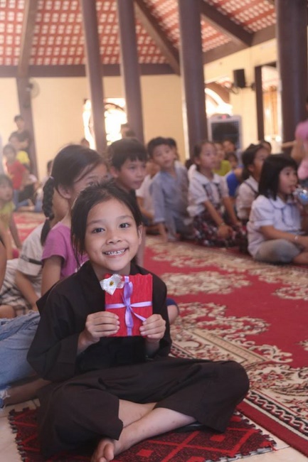 Learning how to protect the environment of 120 children at Hoa Phuc Pagoda