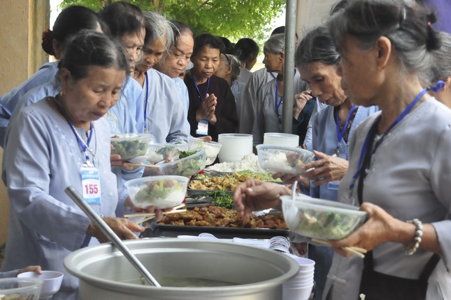 The 7th retreat of “Study of the Buddha's Practice at Dong Cao pagoda in Thanh Hoa.