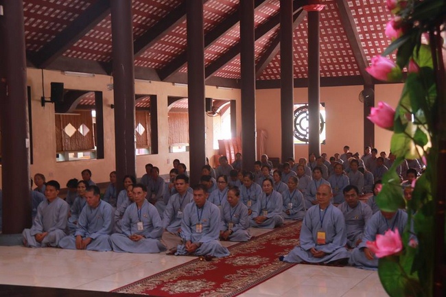 Ha Noi: 150 Buddhists attending the Eight Precept Retreat at Hoa Phuc Pagoda.