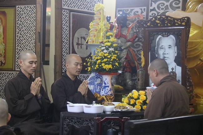 Ha Noi: 150 Buddhists attending the Eight Precept Retreat at Hoa Phuc Pagoda.