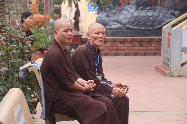 Ha Noi: 150 Buddhists attending the Eight Precept Retreat at Hoa Phuc Pagoda.
