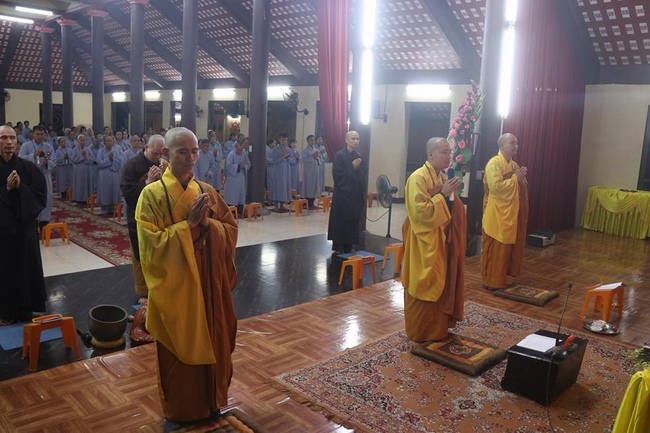 Ha Noi: 150 Buddhists attending the Eight Precept Retreat at Hoa Phuc Pagoda.
