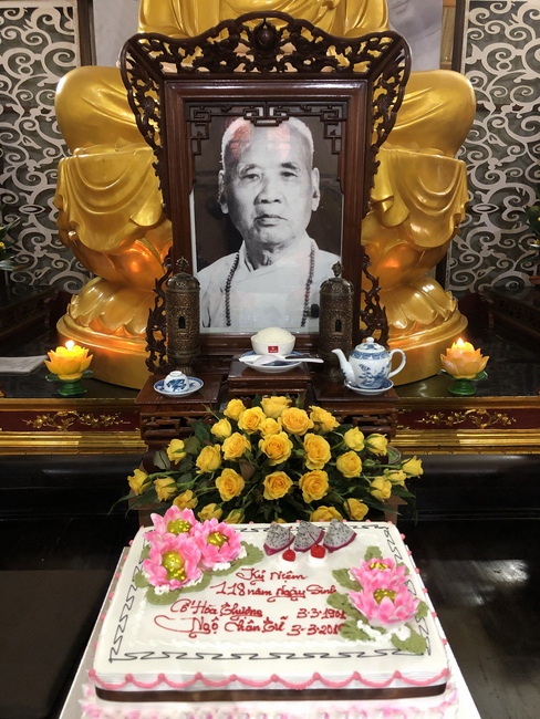 Ha Noi: 150 Buddhists attending the Eight Precept Retreat at Hoa Phuc Pagoda.