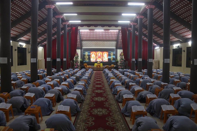 Ha Noi: 150 Buddhists attending the Eight Precept Retreat at Hoa Phuc Pagoda.