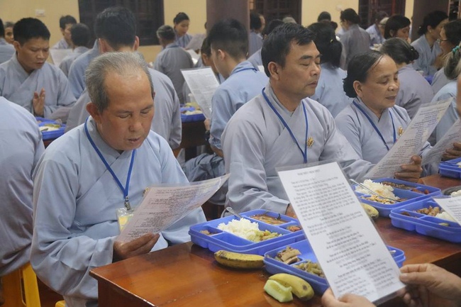 Ha Noi: 150 Buddhists attending the Eight Precept Retreat at Hoa Phuc Pagoda.