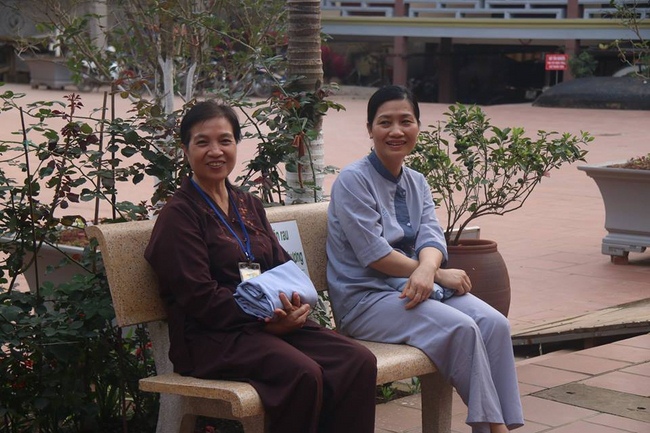Ha Noi: 150 Buddhists attending the Eight Precept Retreat at Hoa Phuc Pagoda.