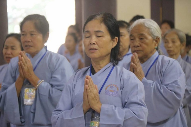 Ha Noi: 150 Buddhists attending the Eight Precept Retreat at Hoa Phuc Pagoda.