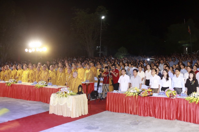 Giai Lam Pagoda organized Vesak