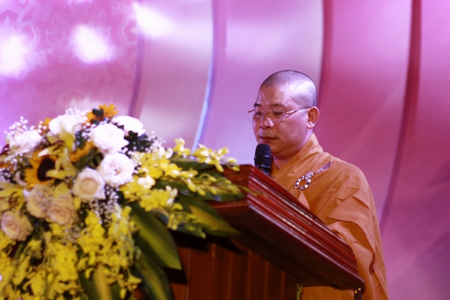 Giai Lam Pagoda organized Vesak