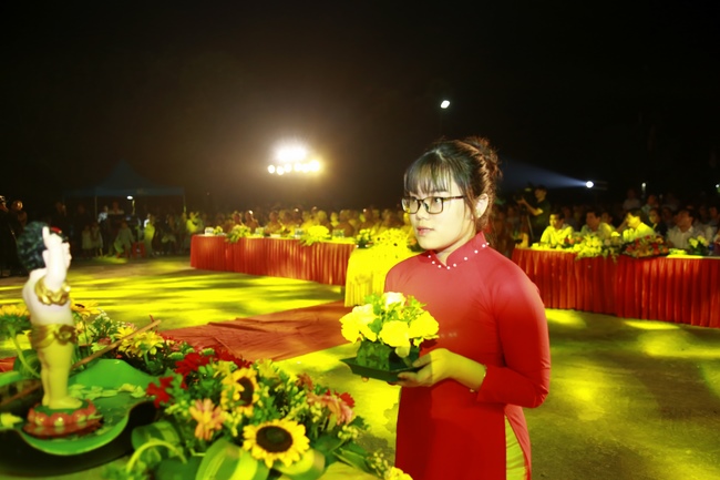 Giai Lam Pagoda organized Vesak