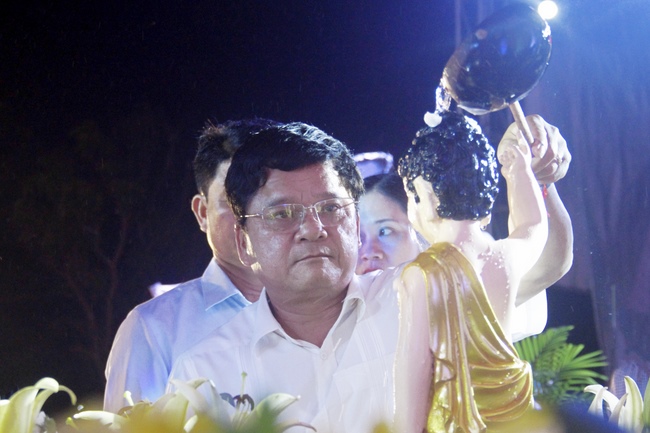Giai Lam Pagoda organized Vesak
