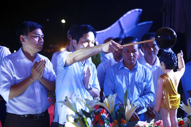 Giai Lam Pagoda organized Vesak