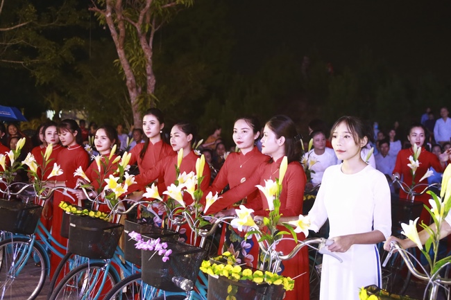 Giai Lam Pagoda organized Vesak