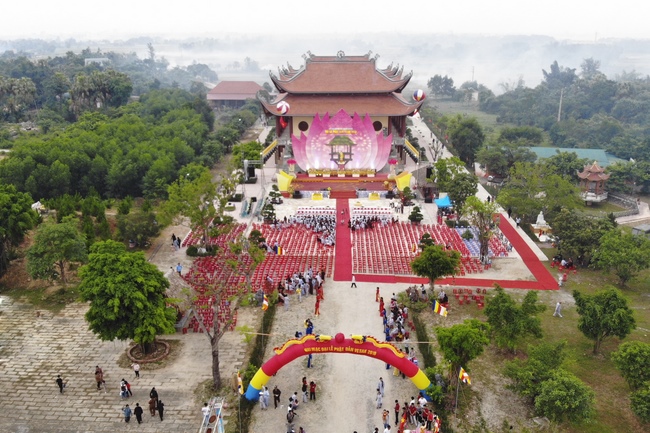 Giai Lam Pagoda organized Vesak