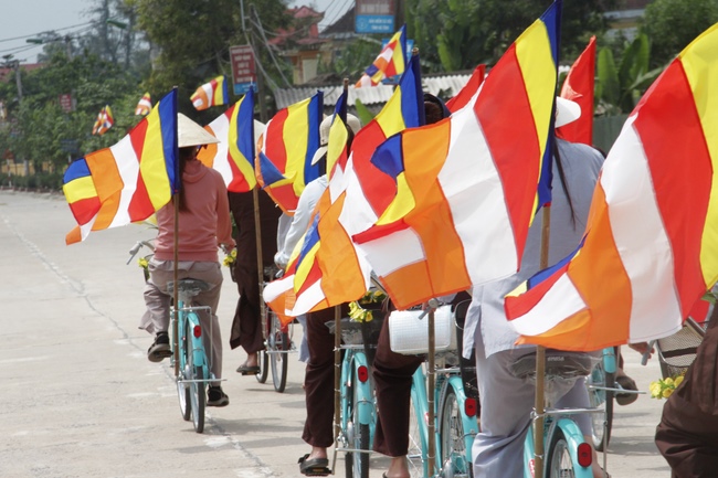 Giai Lam Pagoda organized Vesak