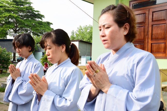 The beginning rite to sculpt the Buddha statue